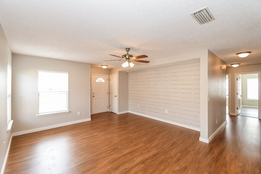 Building Photo - 1181 Summer Bluff Rd