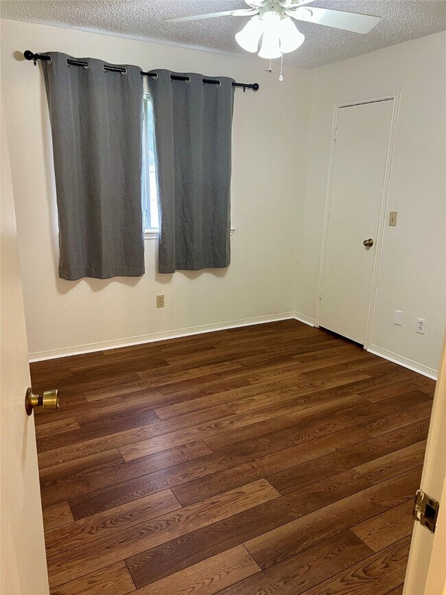 Building Photo - 2709 Hot Springs Dr