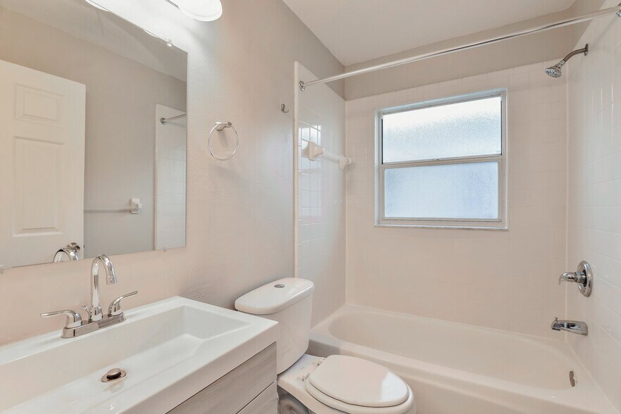 Building Photo - 935 Brightview Dr