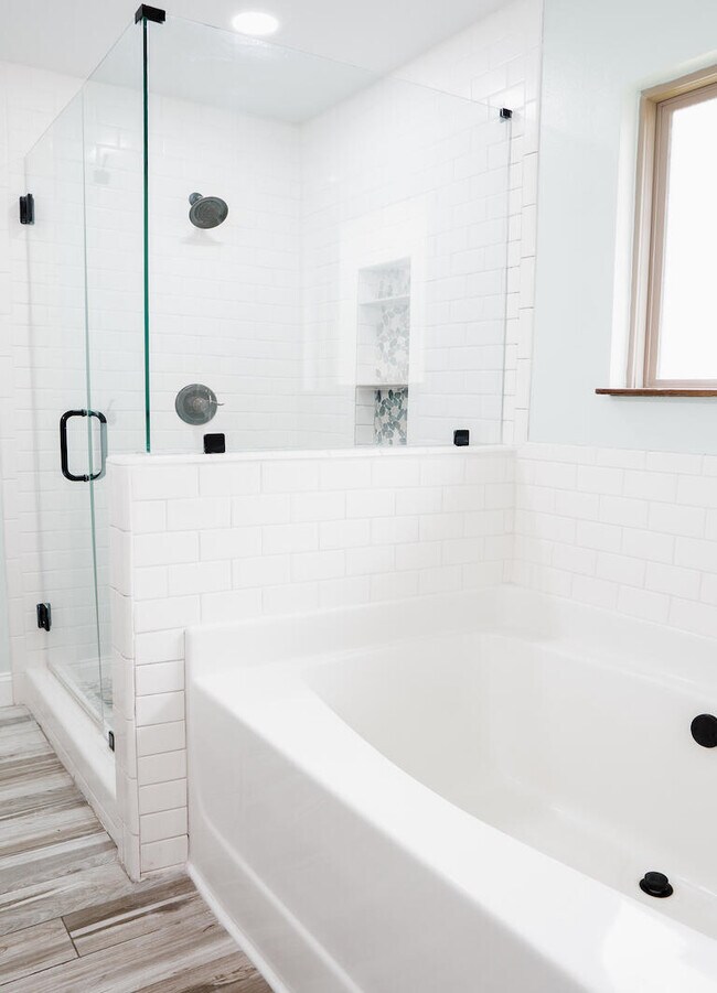 Building Photo - 8261 Sierra St