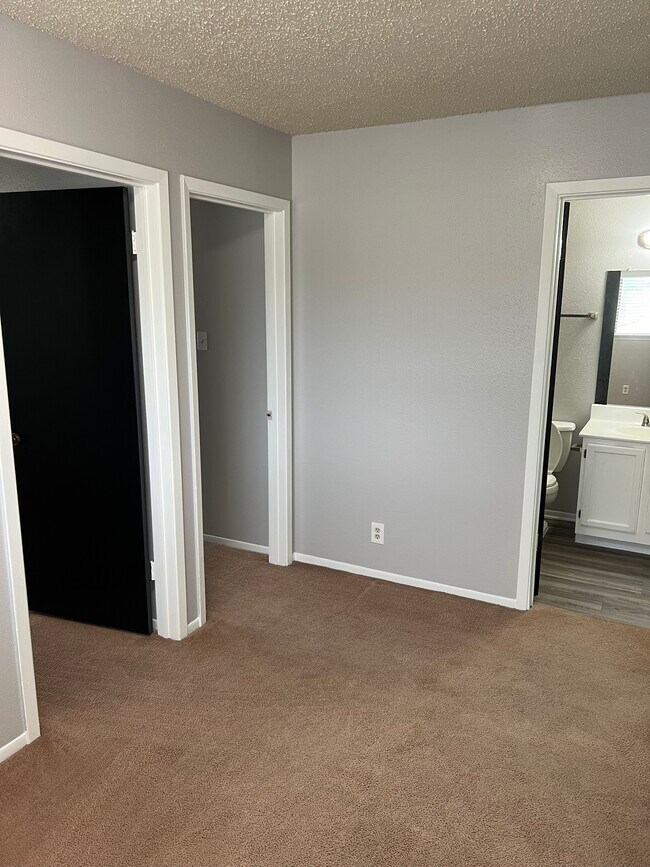 Building Photo - 9713 Village Briar