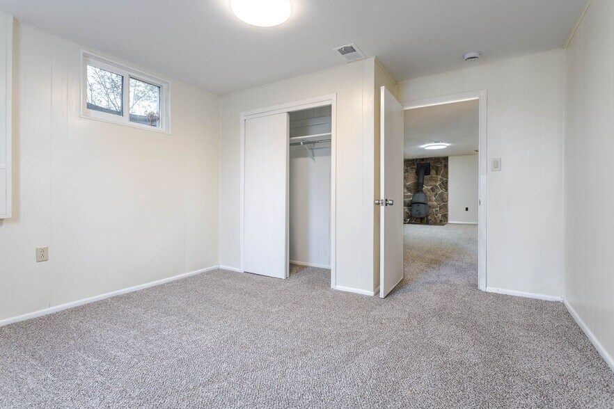 Building Photo - 755 Braun St