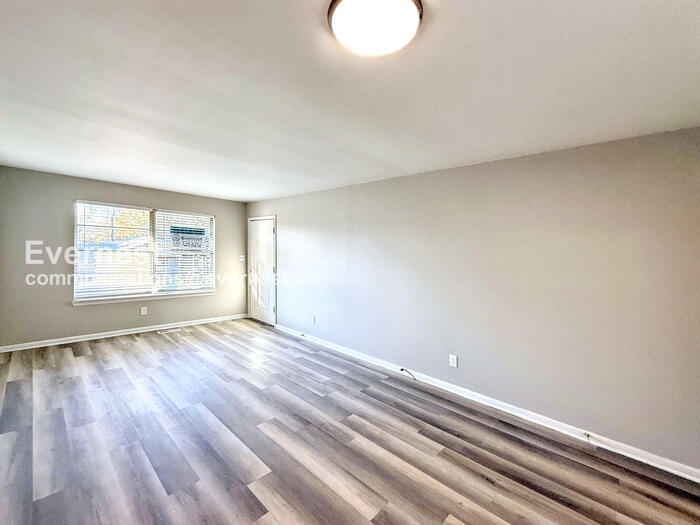 Building Photo - 7423 2nd Ave S