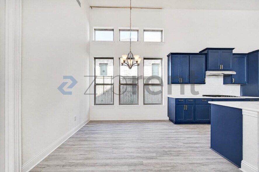 Building Photo - Unit