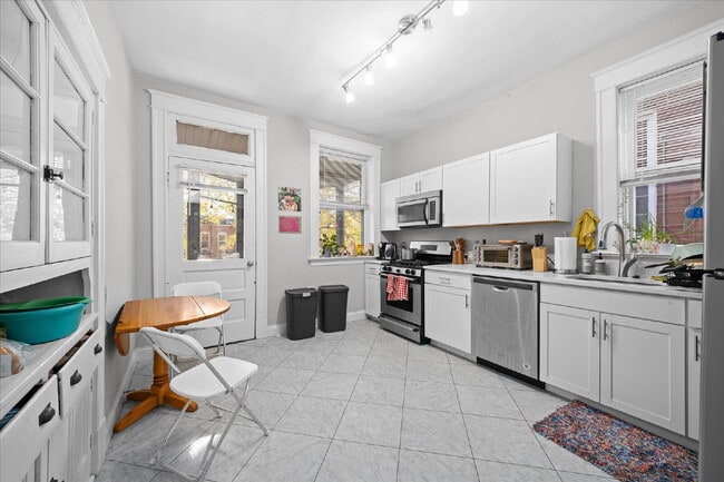 Building Photo - "Charming 3-Bed Duplex with Hardwood Floors & Cozy Fireplace - 6114 Waterman Blvd, St. Louis!" ST...