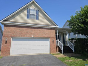 Building Photo - 134 Deerwood Dr