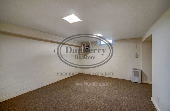 Building Photo - 1017 Searles Rd