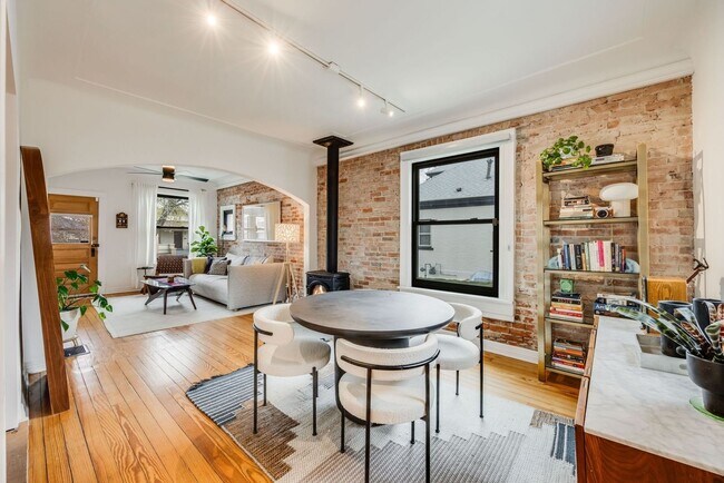 Building Photo - Charming 2BR House in Denver