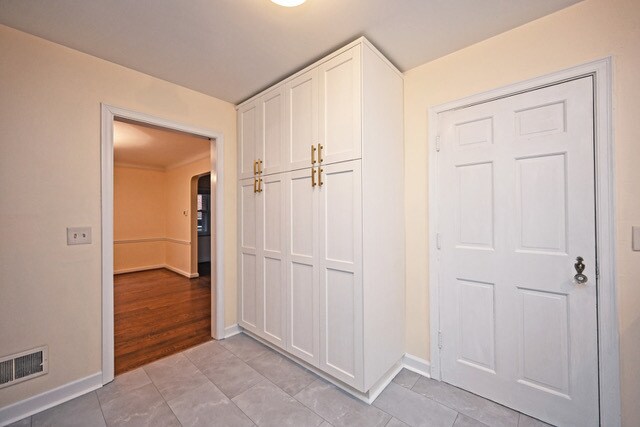 Building Photo - 5762 Doerger Ln