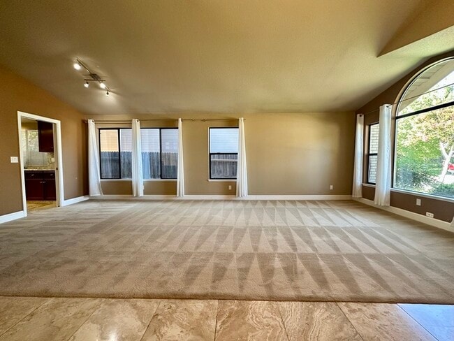 Building Photo - Beautiful 4 Bedroom Single Story For Rent in Gold River!