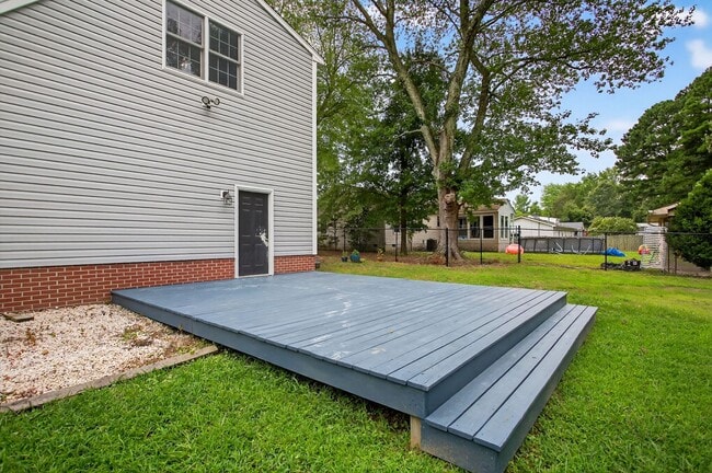 Building Photo - 4 Bedroom Rental