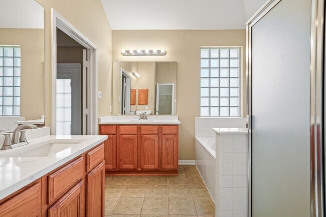 Building Photo - 8615 Traciney Blvd