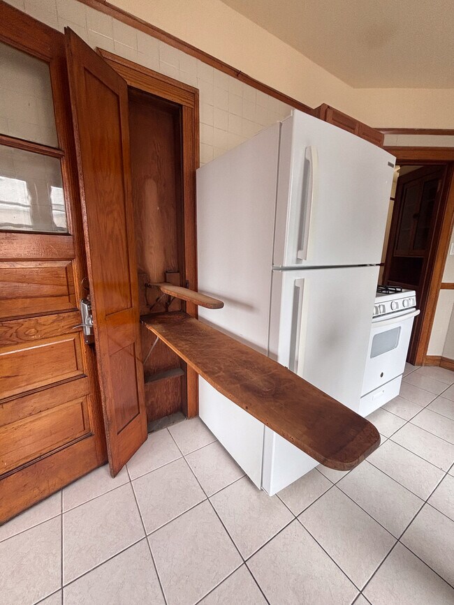 Building Photo - 3354 S Lituanica Ave