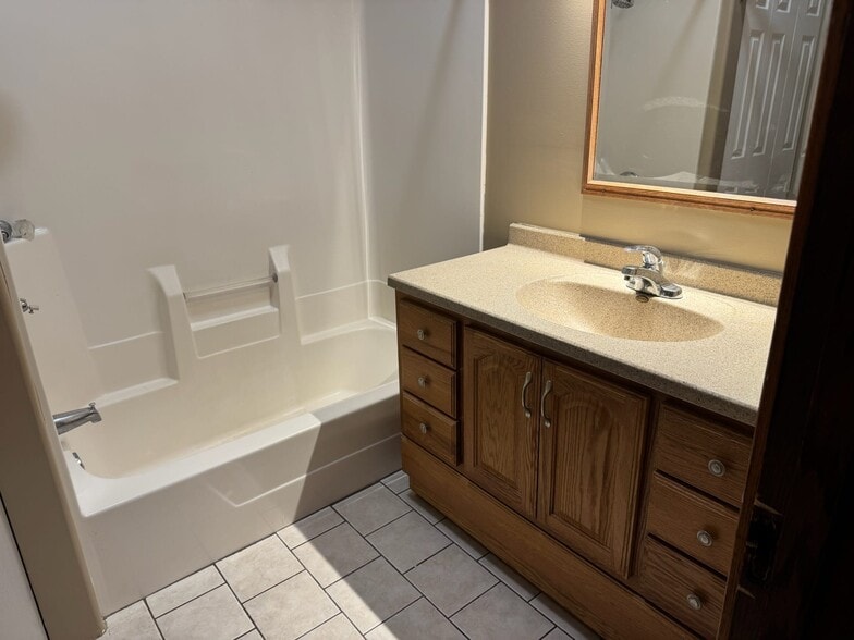 Bathroom - 3248 W Evergreen Ave