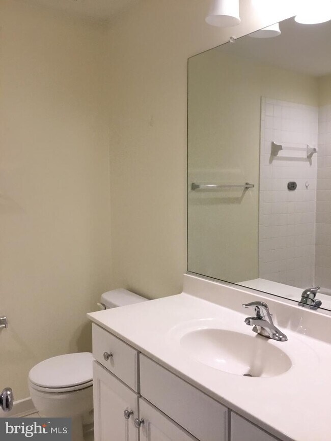 Building Photo - 13312 Sheffield Manor Dr