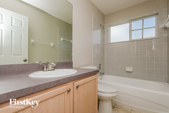 Building Photo - 4925 Woodmere Rd