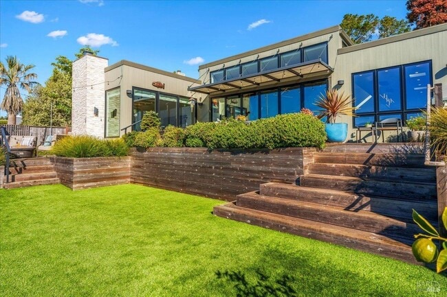 Building Photo - 20 Lagoon Rd