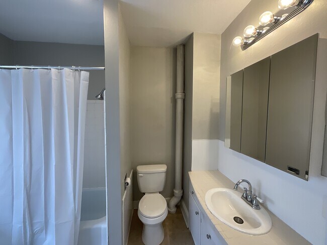 Building Photo - 254 E Louther St
