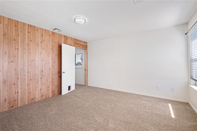 Building Photo - 8109 Verbank Villa
