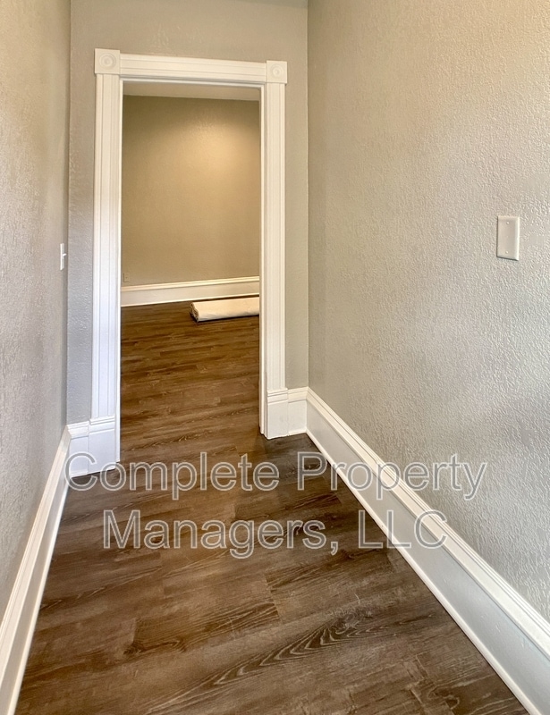 Building Photo - 258 S Pearl St