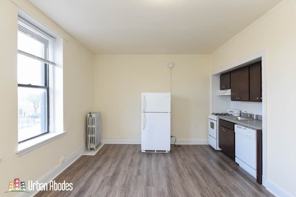 Building Photo - 3314 W Diversey Ave