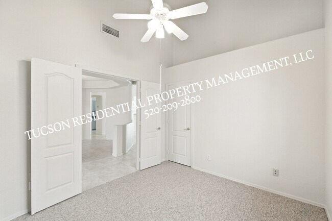 Building Photo - 11399 Silver Pheasant Loop