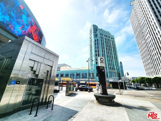 Building Photo - 3785 Wilshire Blvd