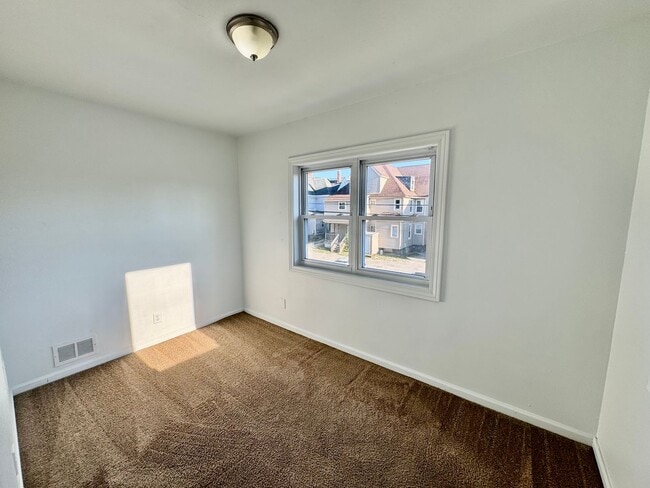 Building Photo - 5 Bedroom House - Available for Fall 2026 - Across from EMU!