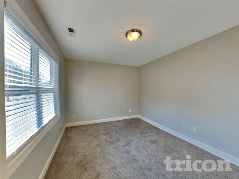 Building Photo - 30 Prospectus Ln