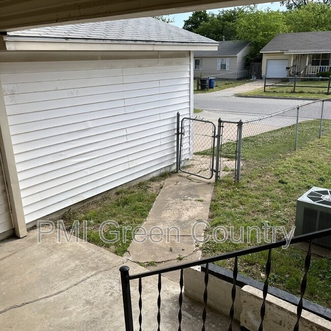 Building Photo - 4547 E Young Ct