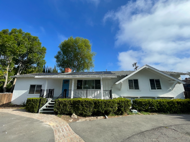 Primary Photo - 405 Beaumont Dr