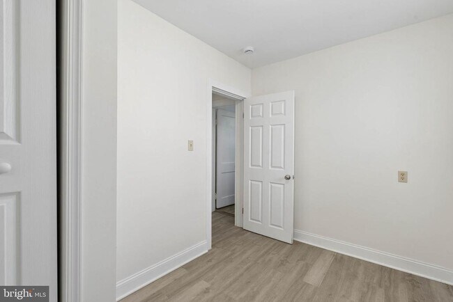 Building Photo - 540 46th St
