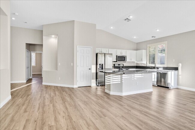 Building Photo - 3 Bedroom, Single Story Home in Seven Hills