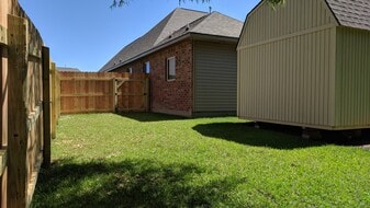 Building Photo - 742 Red Pine Dr