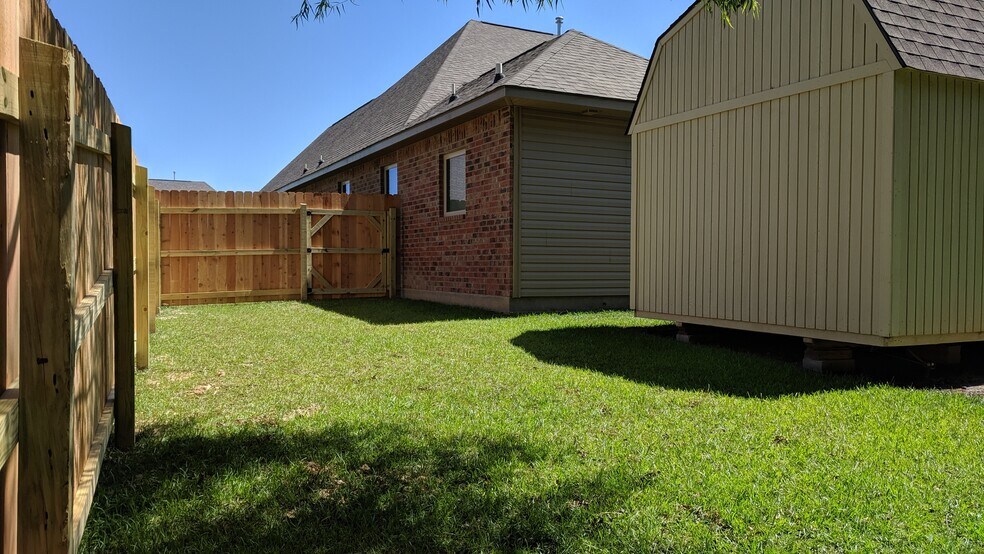Primary Photo - 742 Red Pine Dr