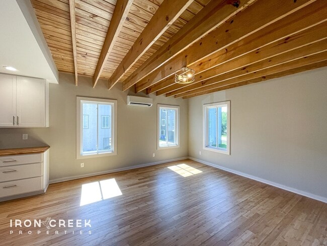 Building Photo - Beautiful, Brand-New Compact Cottage in So...
