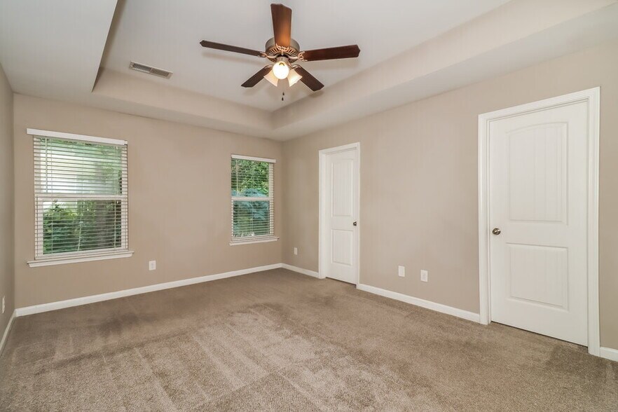 Building Photo - 602 Fieldcrest Dr