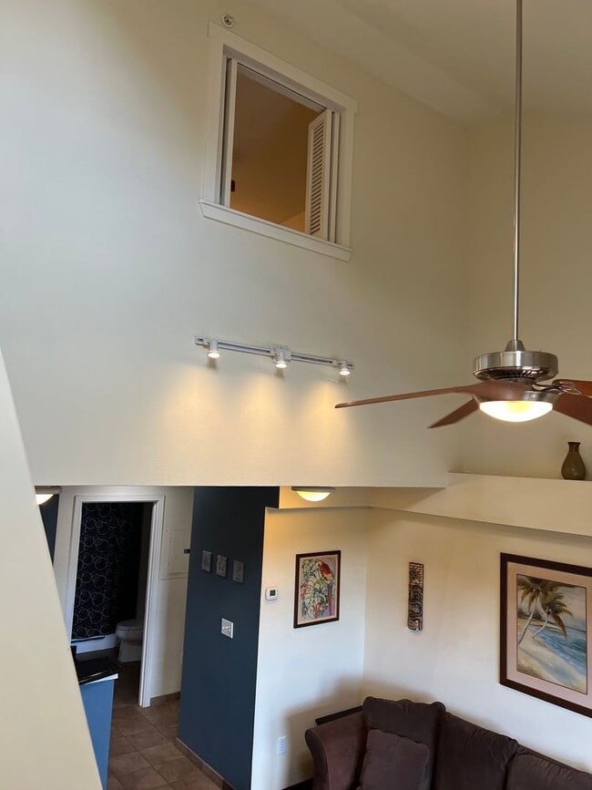 Building Photo - Top-Floor Ocean View Condo Across from the Beach | Furnished 2BR + Central A/C