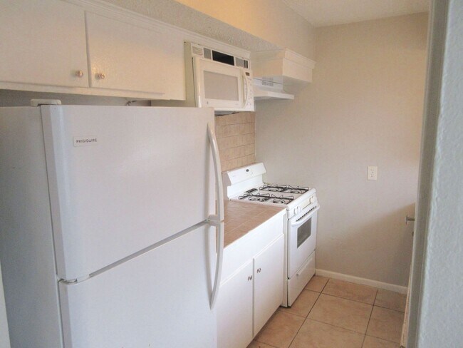 Building Photo - Spring Branch Condo  ALL BILLS PAID!