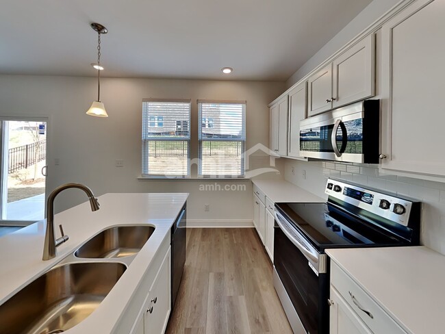 Building Photo - 215 Argea Dr