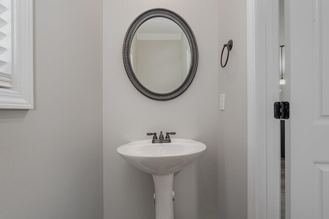 Building Photo - 407 E 3rd St