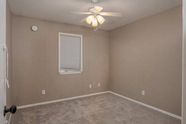 Building Photo - Charming 3-Bedroom Home in North Pole – Ne...