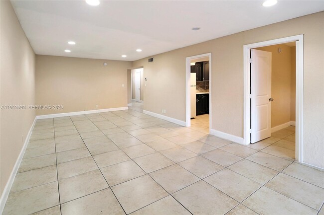 Building Photo - 5975 NW 25th Ct