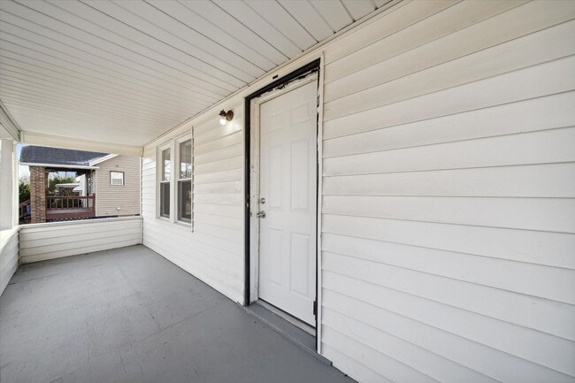 Building Photo - Cute 2 Bed 1 Bath Remodeled Home W/basemen...
