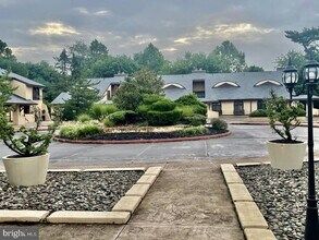 Building Photo - 301 Browning Ln