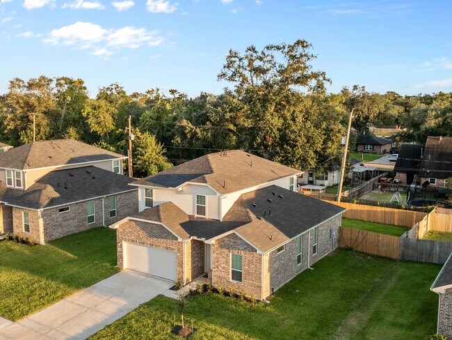 Primary Photo - 401 Magnolia Ln