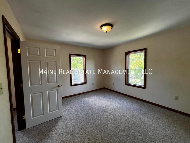 Building Photo - 40 Dillingham St