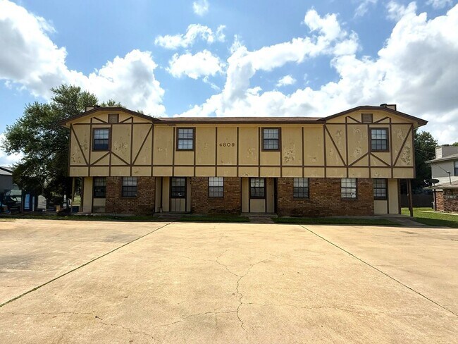 Primary Photo - 4808 Rainbow Cir