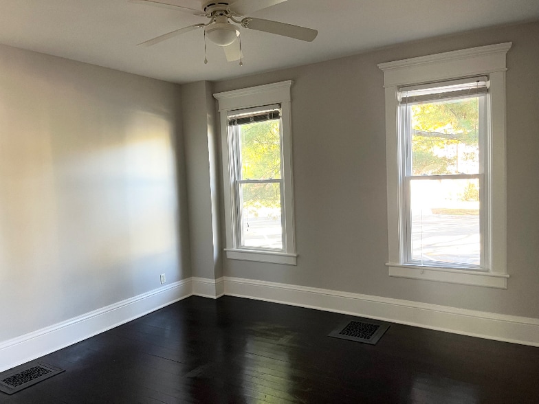 Building Photo - 122 N 4th St