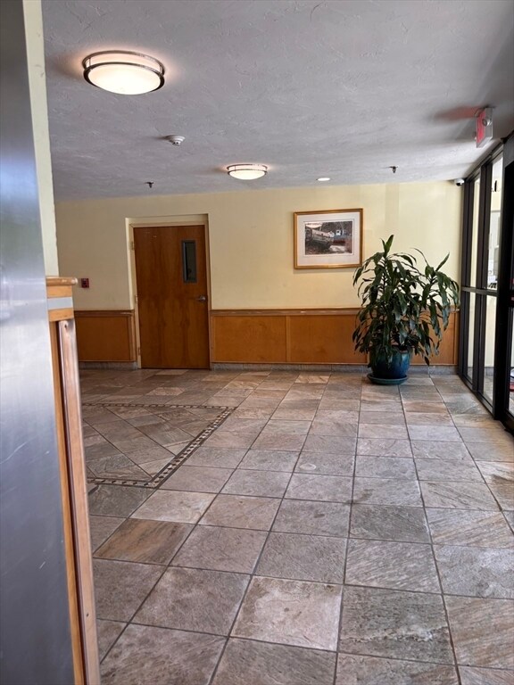 Building Photo - 200 Cove Way